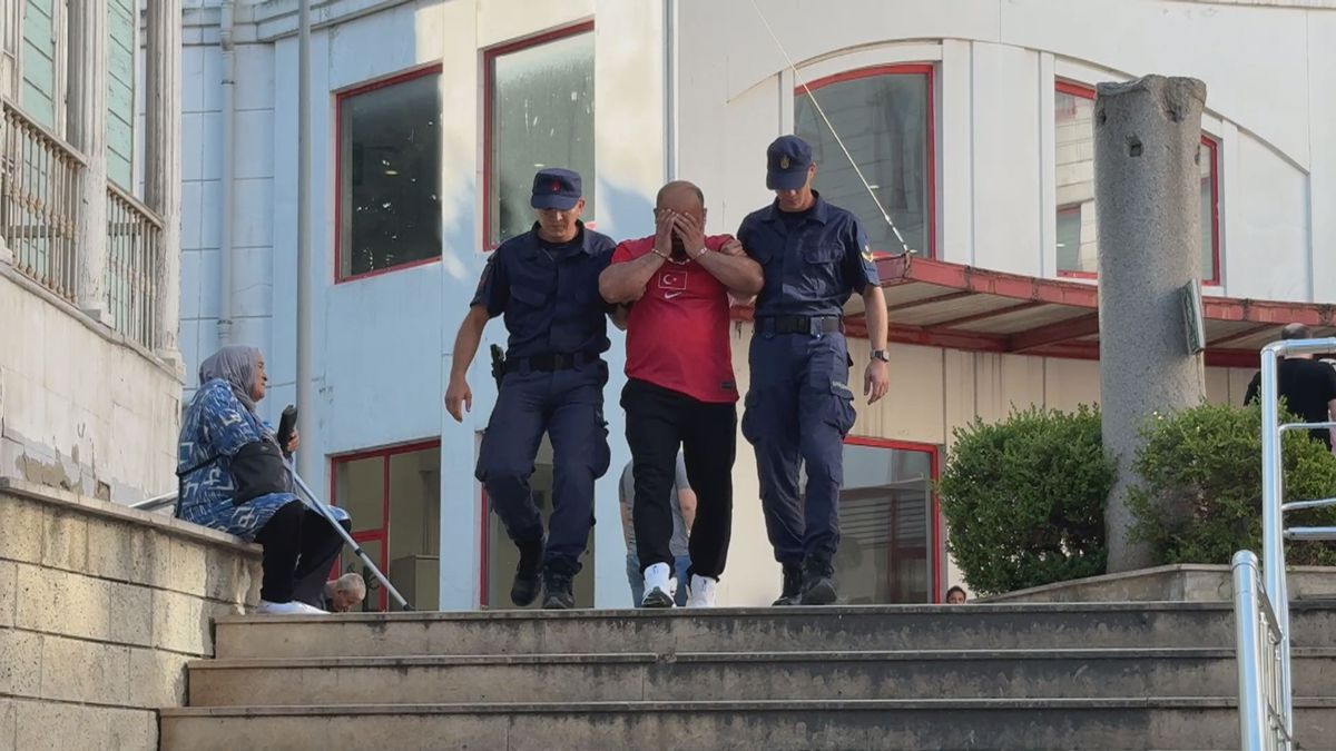 Haliç'te tur teknesinin köprü ayağına çarpması sonucu meydana gelen kaza.