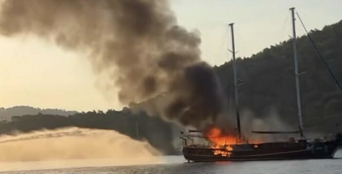 Fethiye'de alev alan ve batan charter tekne