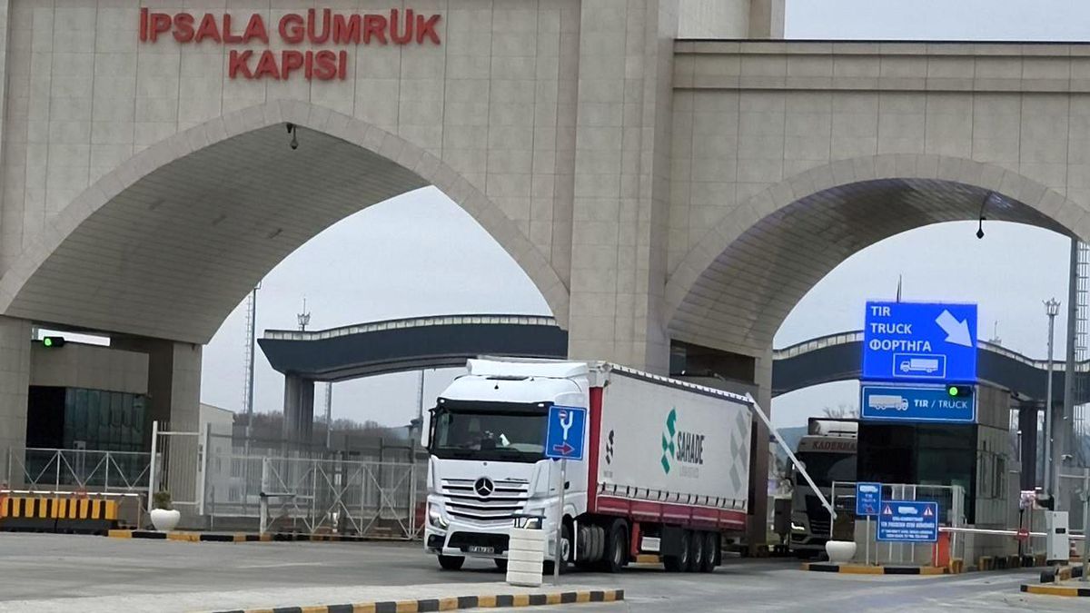 Edirne İpsala Gümrük Kapısı'nda polis operasyonu sonrası çekilmiş genel bir görüntü.
