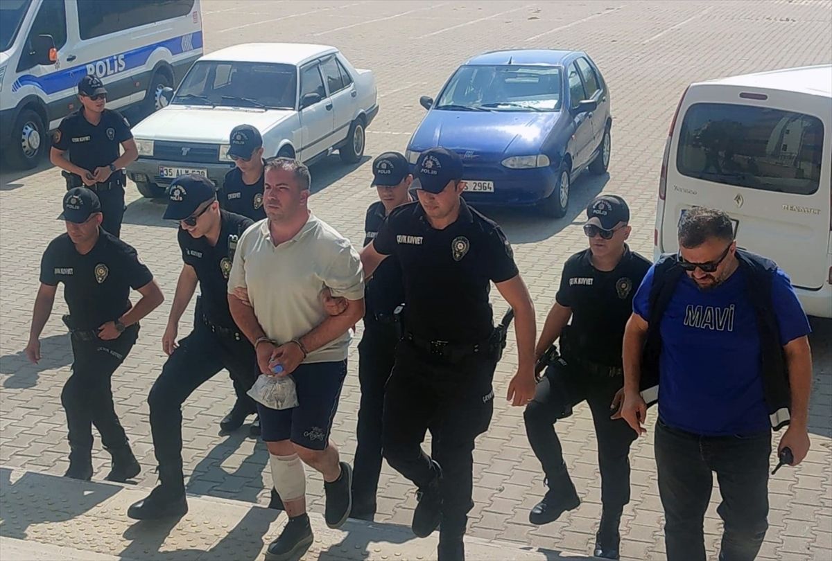 İzmir'de arkadaşı tarafından bıçaklanarak öldürülen genç defnedildi