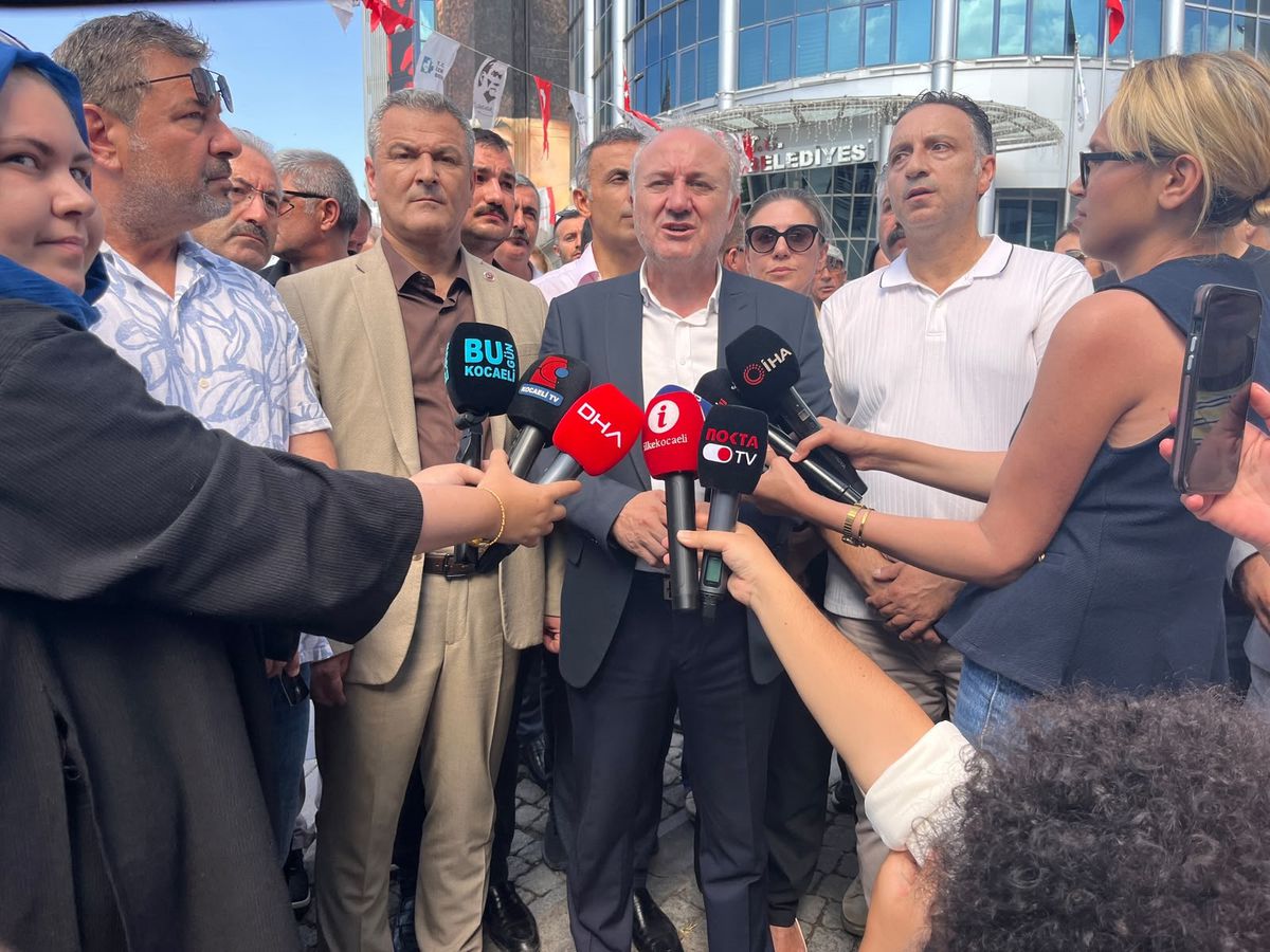 CHP Kocaeli İl Başkanı Erdem Arcan basın açıklaması yaparken