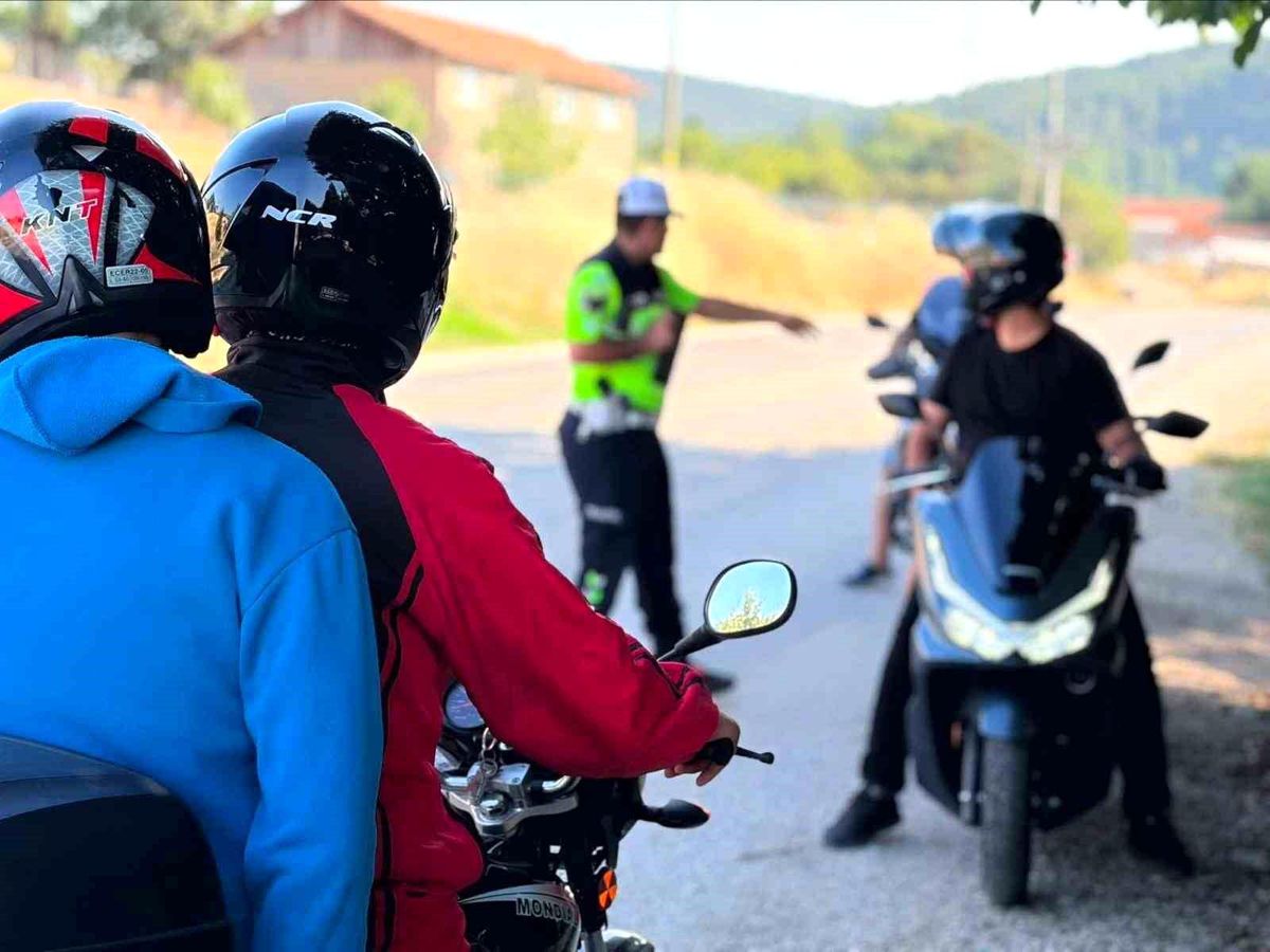 Jandarmadan motosiklet sürücülerine güvenli sürüş eğitimi