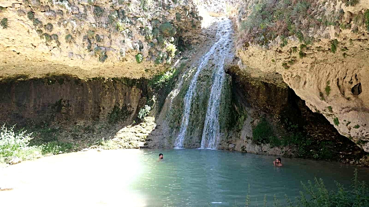 Karaman'da Akpınar Şelalesi yeniden akmaya başladı