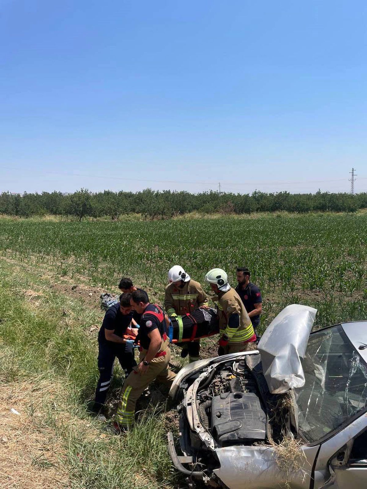 Kırıkhan'da tarlaya uçan otomobilin sürücüsü yaralandı