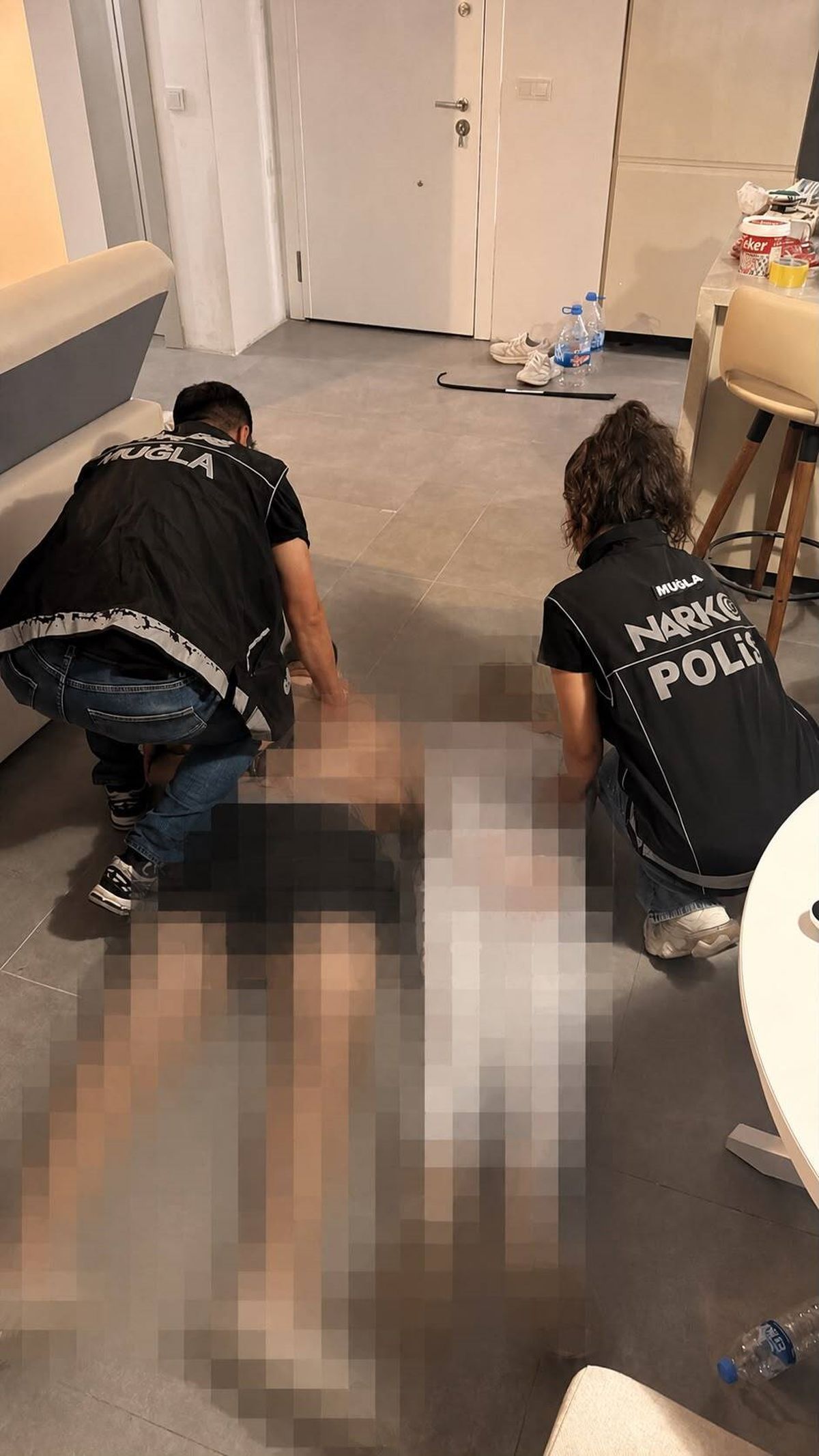 Bodrum'da yakalanan ve Interpol tarafından kırmızı bültenle aranan uyuşturucu taciri Mikail Kaan'ın adliyeye sevk edilmesi.