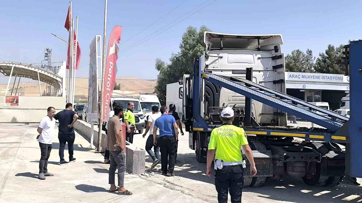 Mardin'de iki tır çarpıştı: 1 yaralı