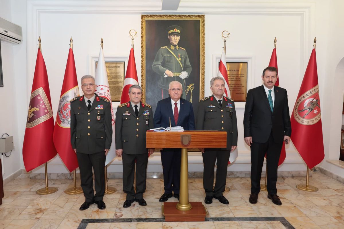 Milli Savunma Bakanı Yaşar Güler KKTC'de Kıbrıs Türk Barış Kuvvetleri Komutanlığı'nı Ziyaret Etti