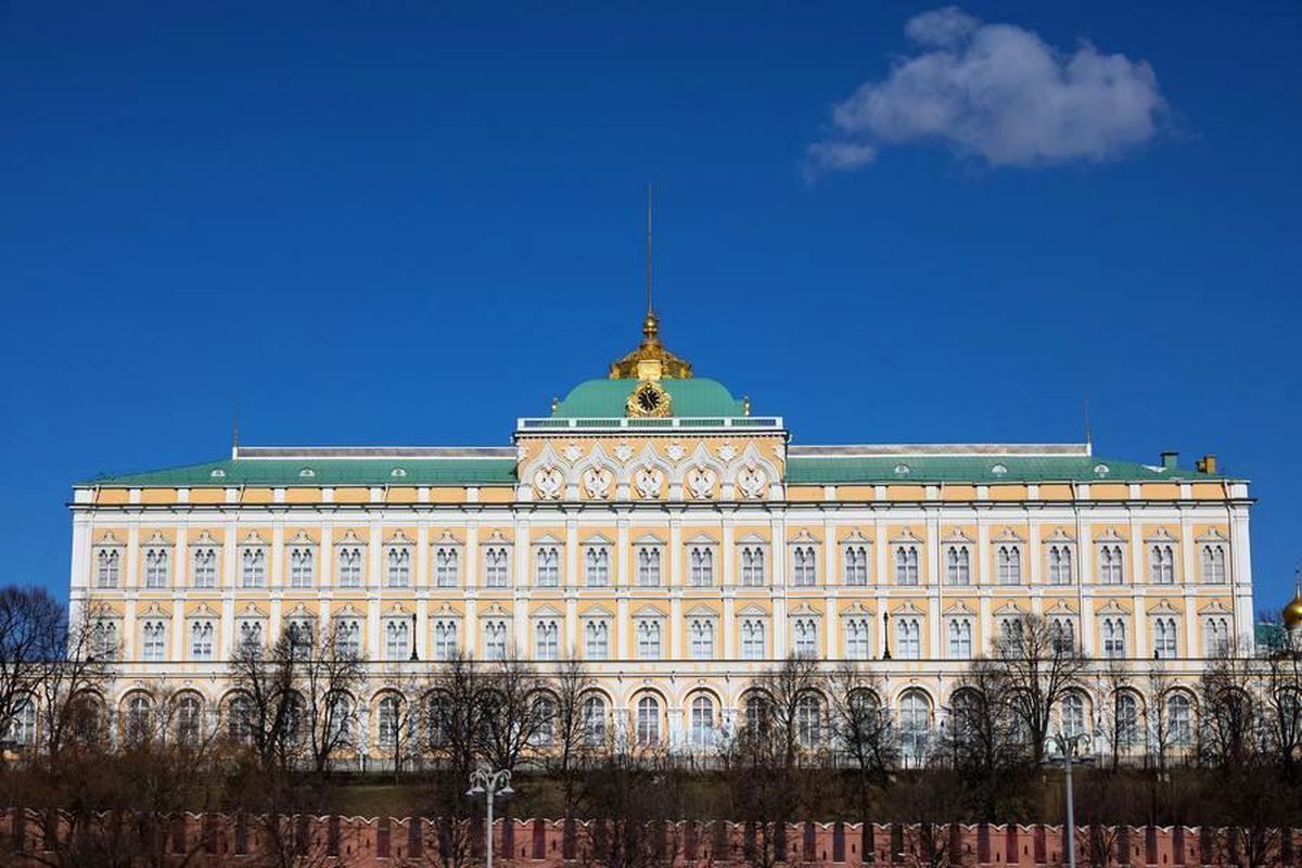 Rusya Devlet Başkanı Vladimir Putin ve Kuzey Kore Dışişleri Bakanı Choe Son Hui'nin Kremlin'deki görüşmesinden bir görüntü.