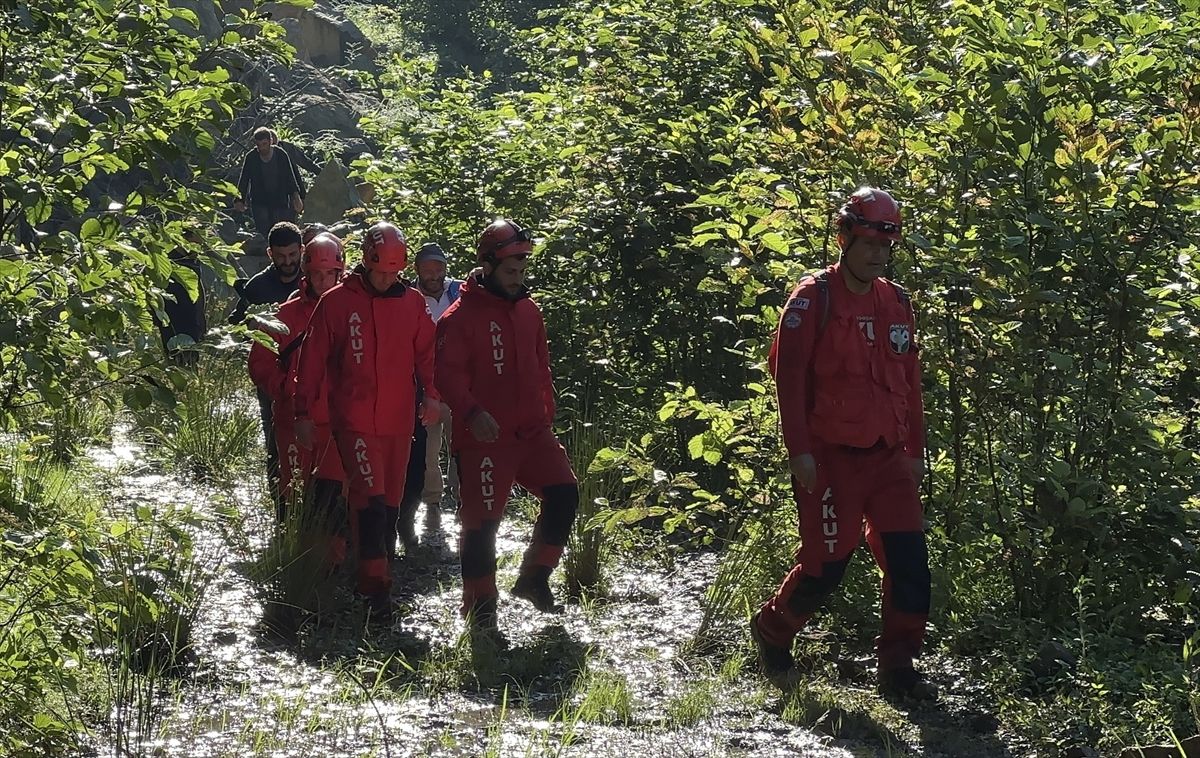 Rize'de ormanlık alanda kaybolan 3 kişi bulundu