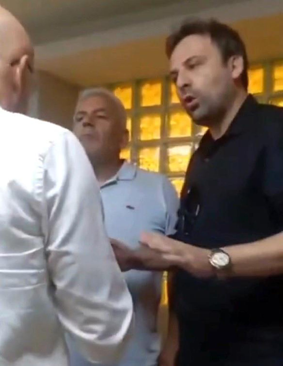CHP Samsun İl Başkanlığı binasında eski ve yeni başkan arasında yaşanan tartışma.