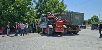 Samsun'da iş makinası ile çarpışan kamyon sürücüsü yaralandı