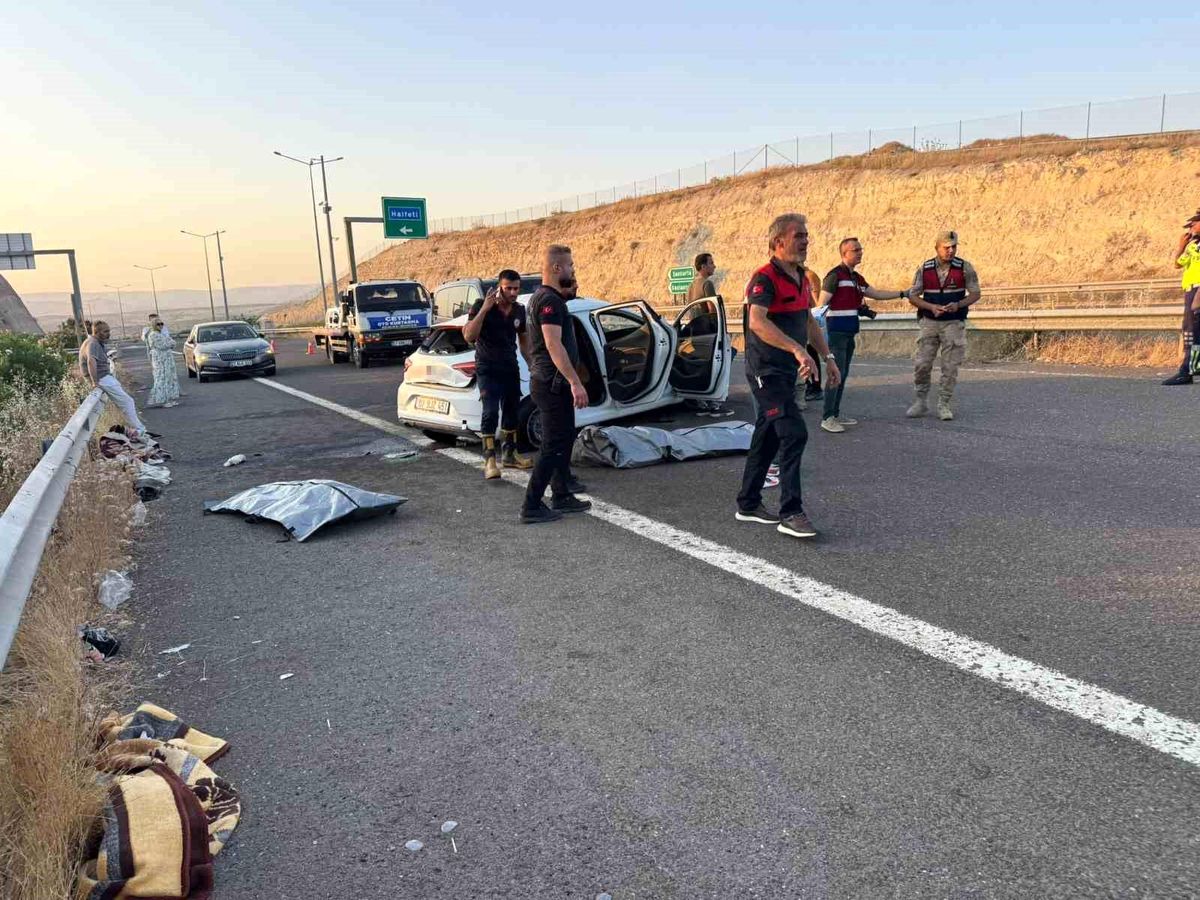 Halfeti'de meydana gelen trafik kazasında araçlar çarpıştı.