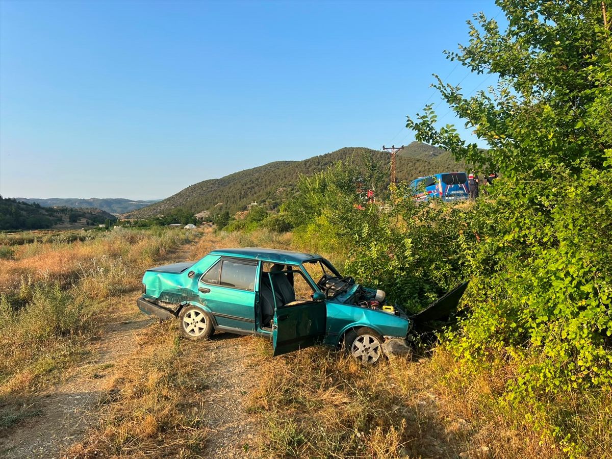 Sinop'ta otomobilin şarampole devrildiği kaza yeri.