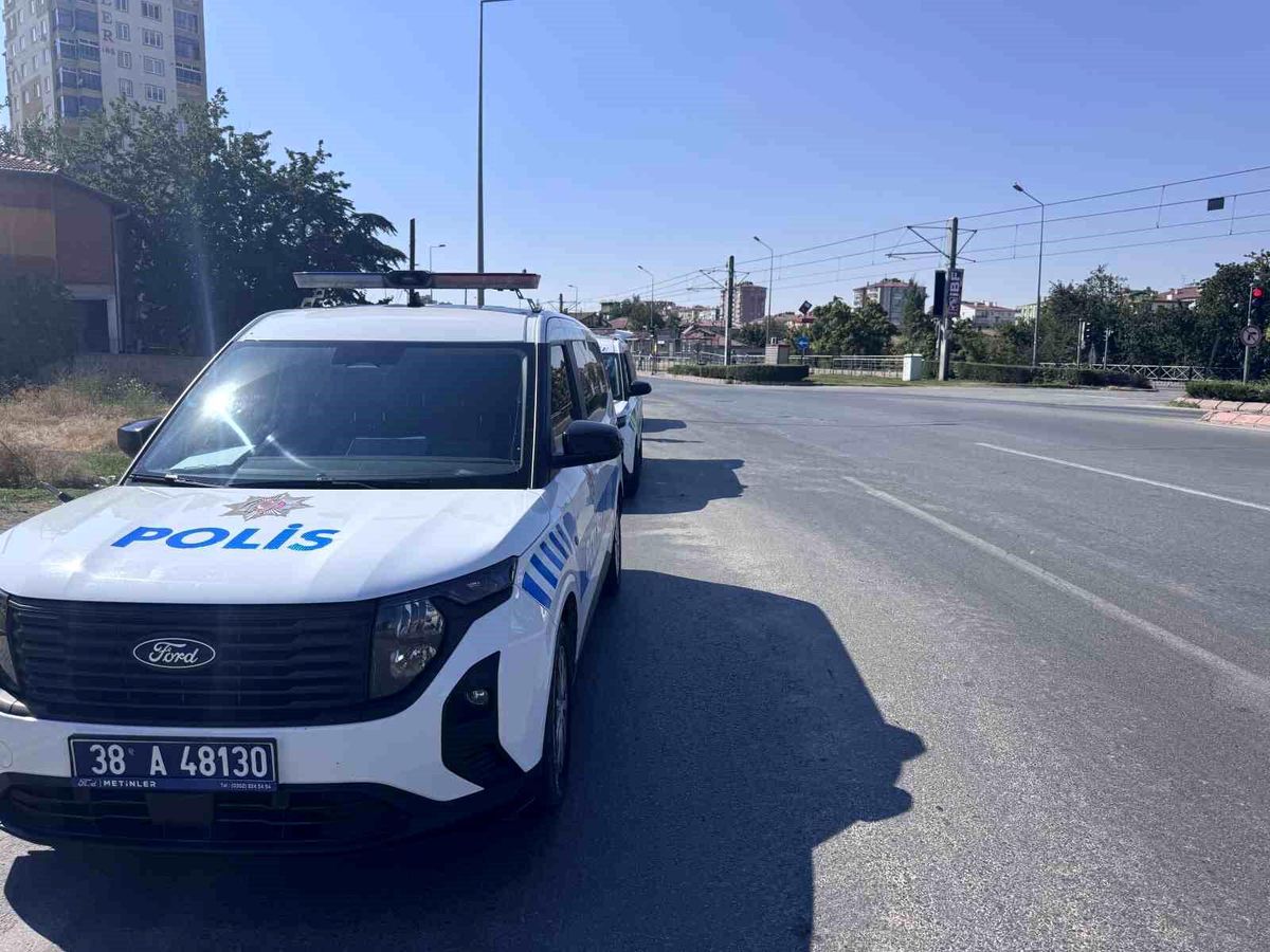 Ticari aracın çarptığı elektrikli bisiklet sürücüsü ağır yaralandı