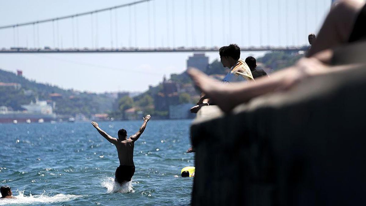 Türkiye haritası üzerinde sıcaklıkların yüksek olduğunu gösteren bir ikon.
