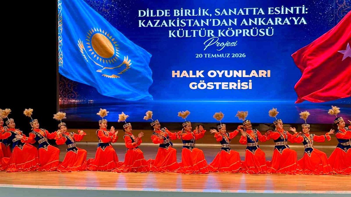 Türkiye-Kazakistan dostluğu halk oyunlarıyla sahneye taşındı