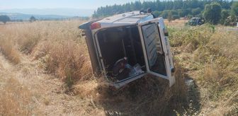 Uşak'ta otomobil şarampole devrildi, 3 kişi yaralandı