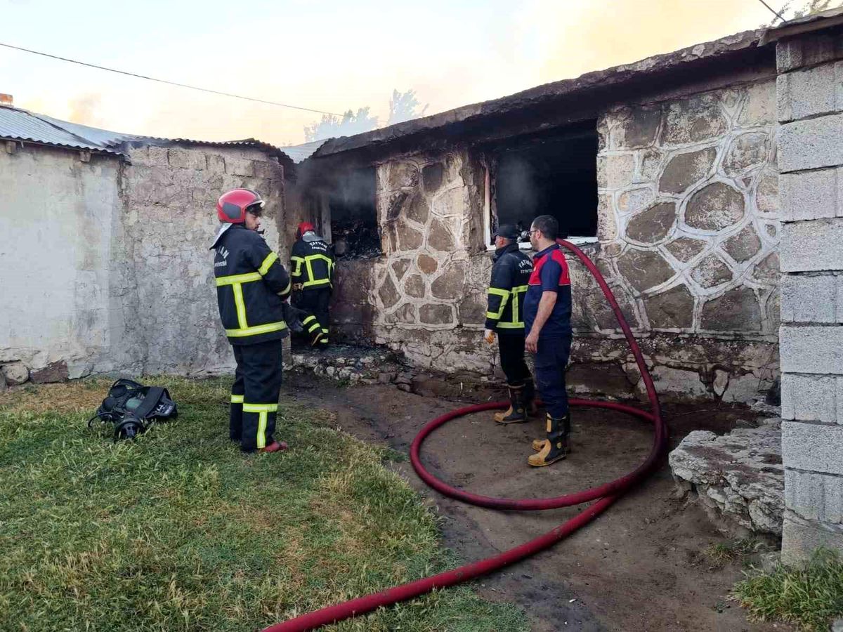 Bitlis Tatvan'da yangın bölgesinden görüntüler