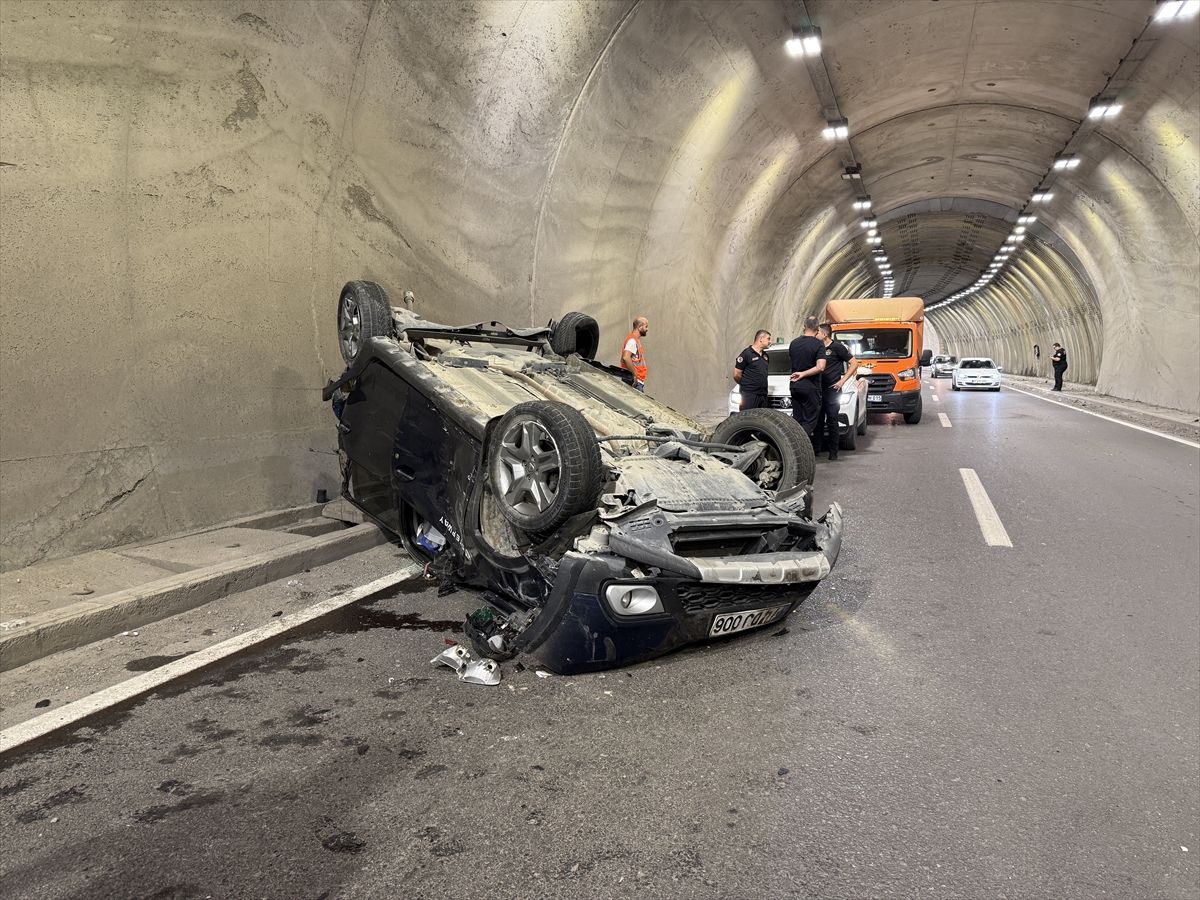 Zonguldak'ta tünelde duvara çarpıp takla atan otomobildeki 2 kişi yaralandı