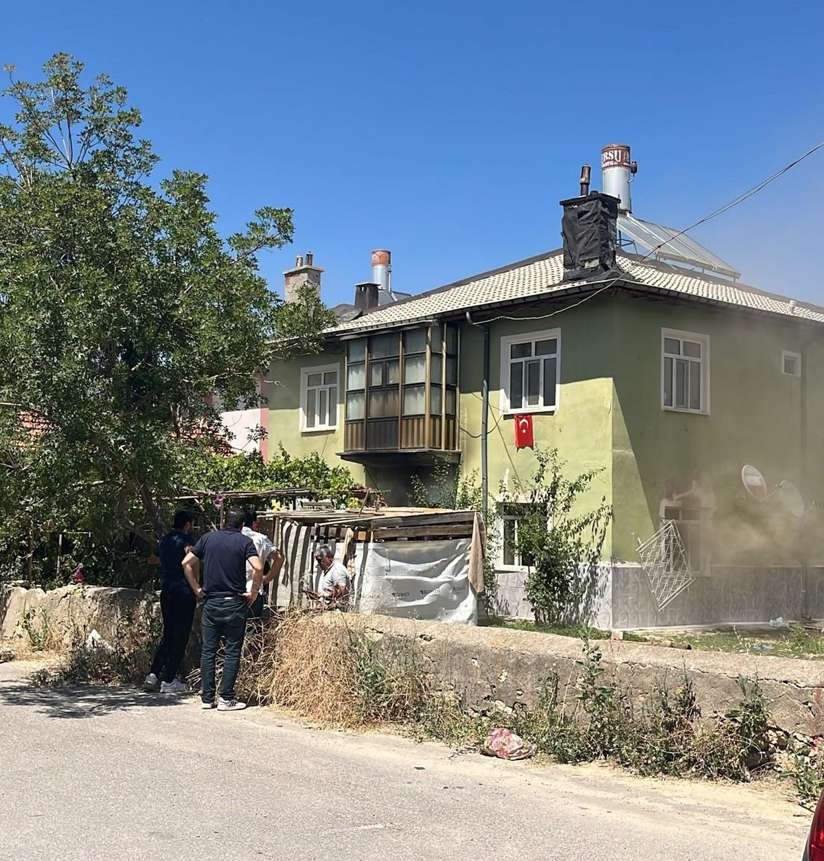 Konya'da yangın çıkan evde mahsur kalan 6 çocuk itfaiye ekipleri tarafından kurtarıldı