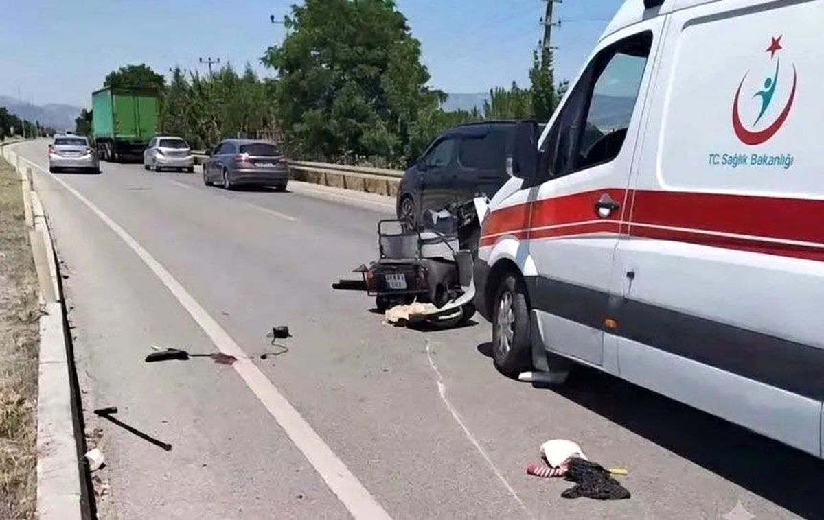 Denizli'nin Acıpayam ilçesinde yaşanan trafik kazası sonrası olay yeri incelemesi