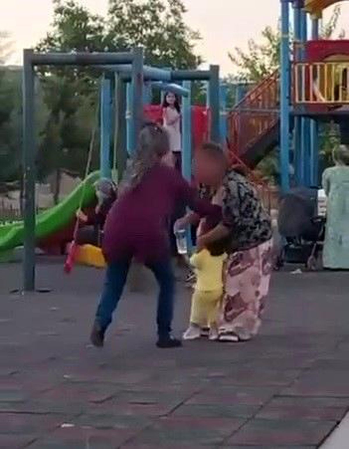 Kahta'da parkta yaşanan ve zihinsel engelli bir kadının şiddete uğradığı olayla ilgili görsel.