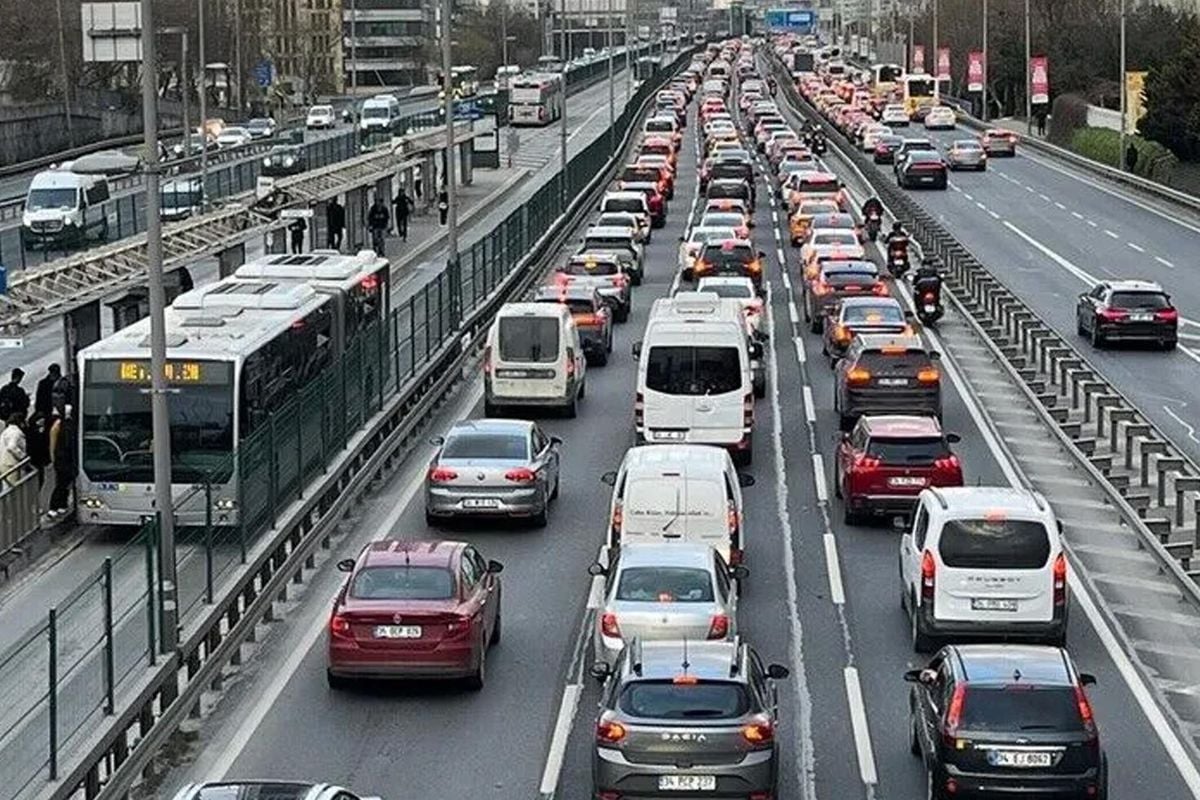 Araç sahiplerine kötü haber! Fiyatlar yükseldi, zam kaçınılmaz oldu