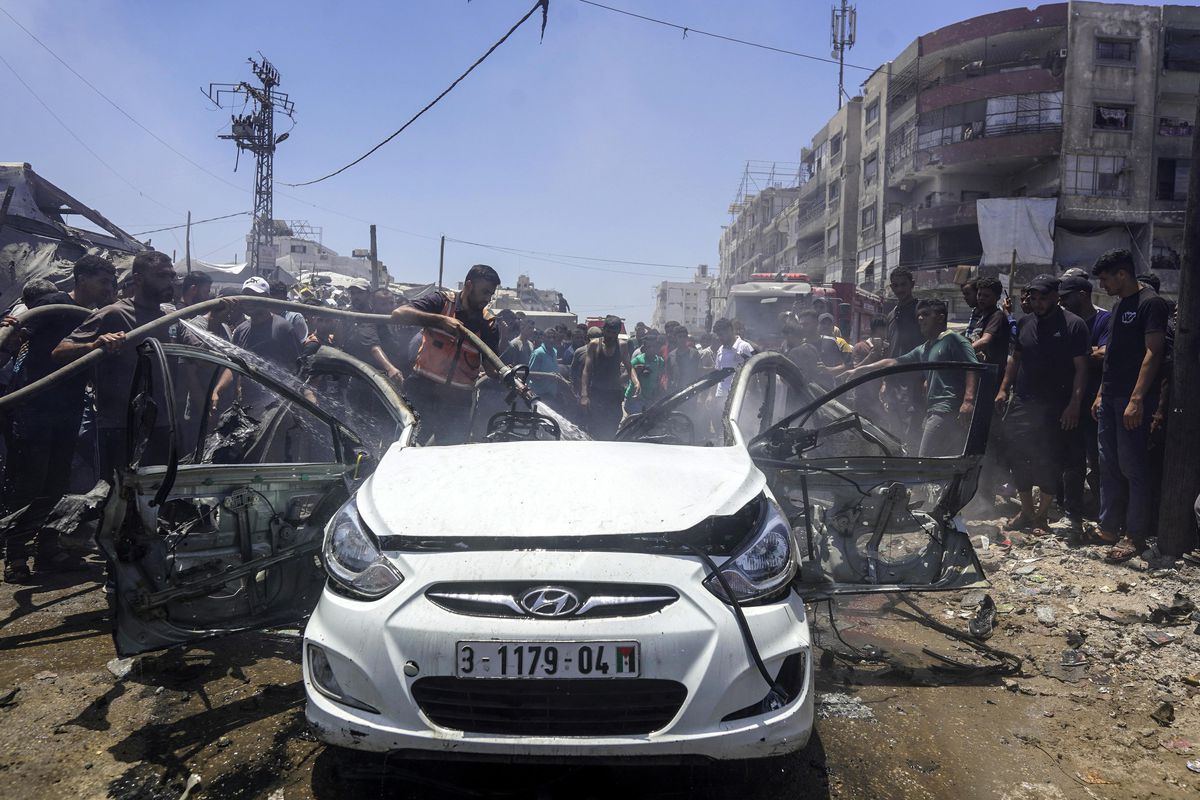 Albüm: İsrail'e Ait İha'lar Gazze'de İki Aracı Vurdu: 4 Ölü, 14 Yaralı