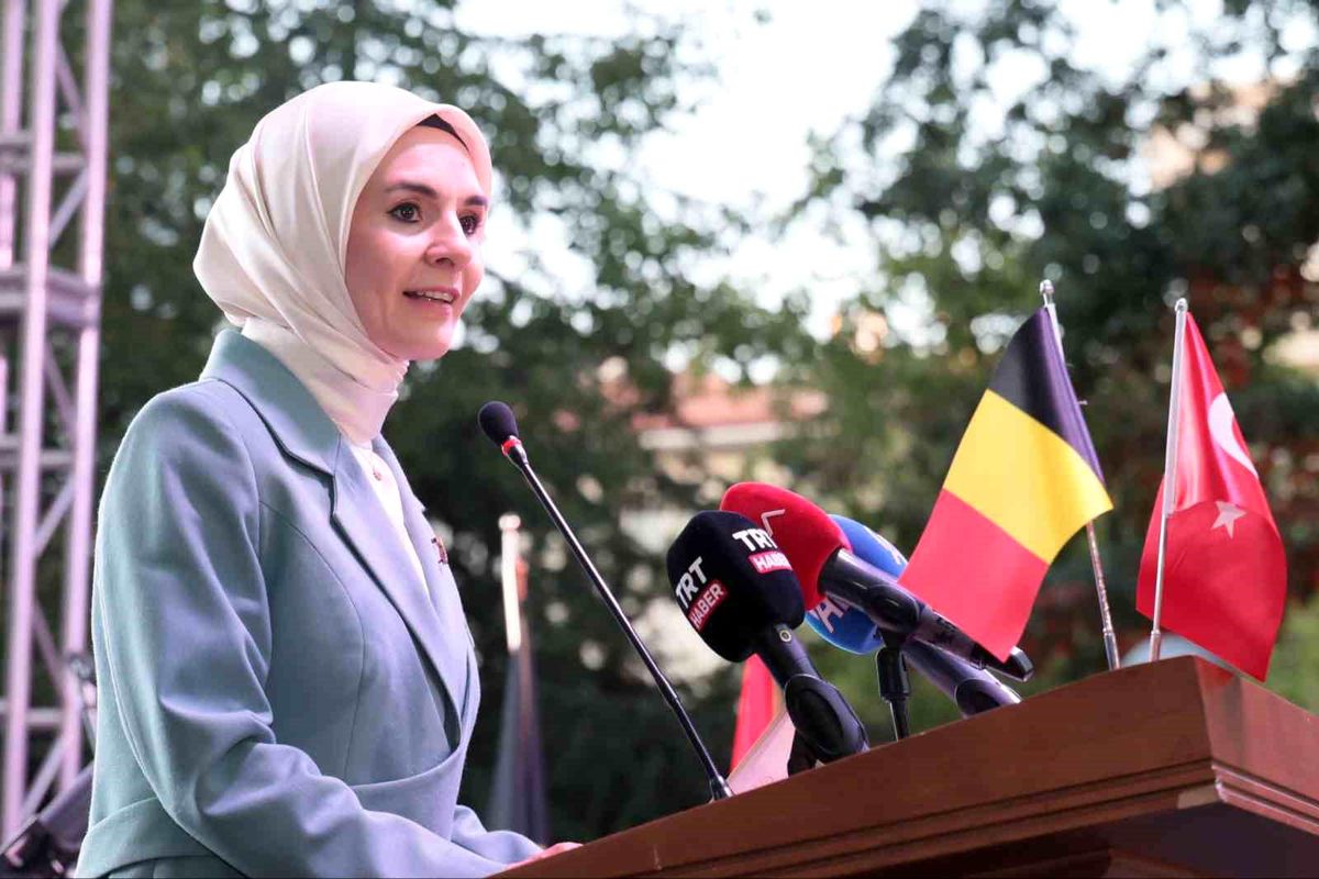Aile ve Sosyal Hizmetler Bakanı Mahinur Özdemir Göktaş konuşma yaparken