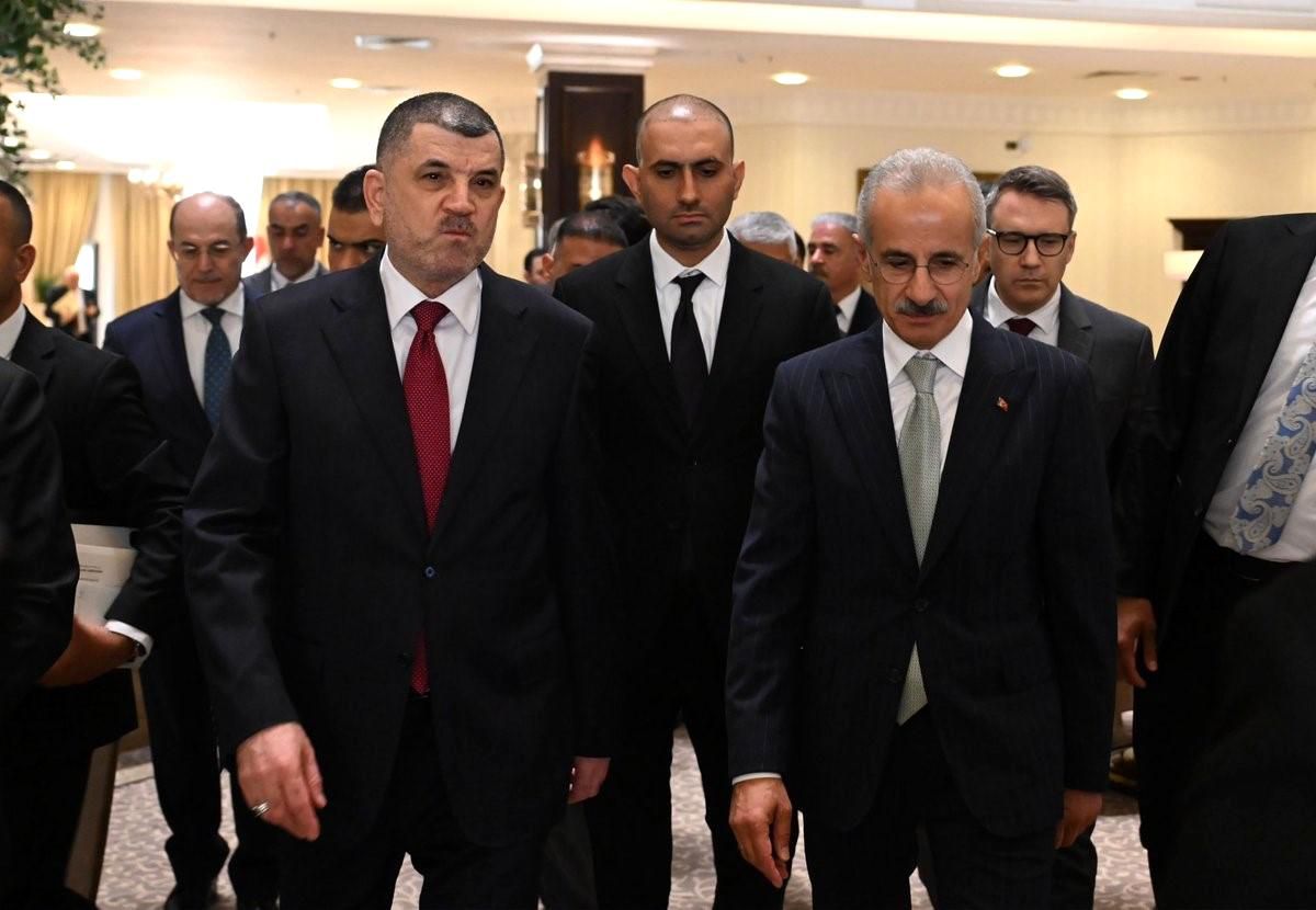 Ulaştırma ve Altyapı Bakanı Abdulkadir Uraloğlu, Bağdat'ta Irak Ulaştırma Bakanı ile görüşüyor.