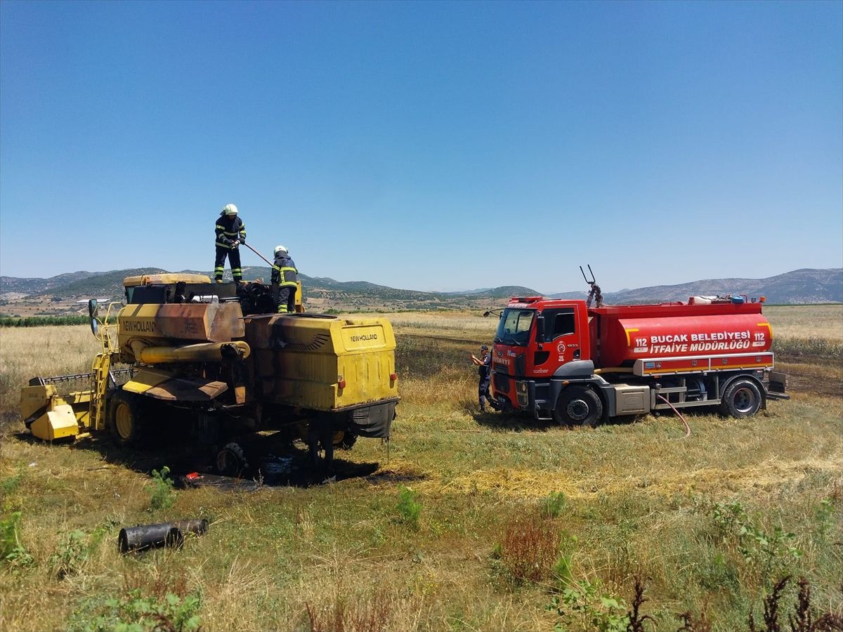 Burdur'da biçerdöver ve saman balyalarında çıkan yangın söndürüldü