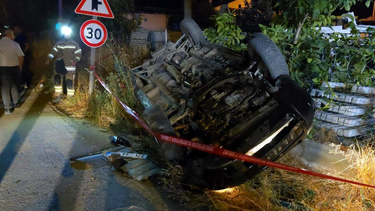 Bursa'nın İnegöl ilçesinde takla atan otomobilin görüntüsü.