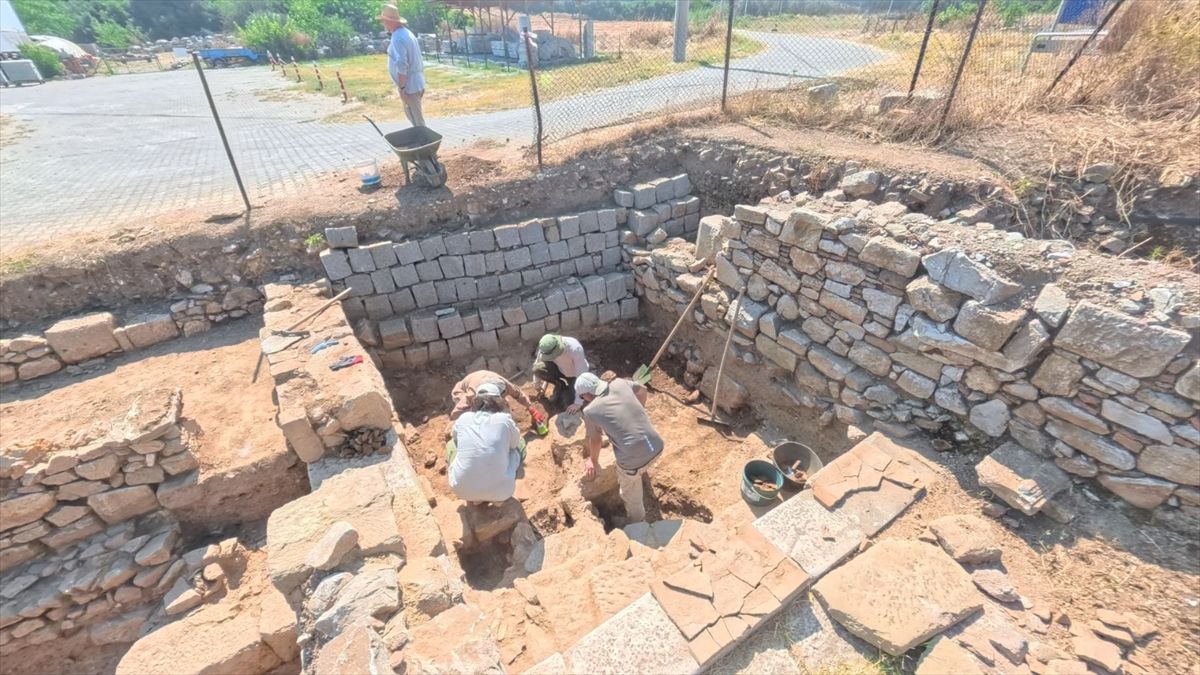 Çanakkale'deki Parion Antik Kenti'nde kazı çalışmaları devam ediyor