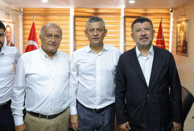 Özgür Özel'in yeni parti açıklaması sonrası CHP'de istifa dalgası 4 chpde yeni parti aciklamasi so 10991139 4082 1 m