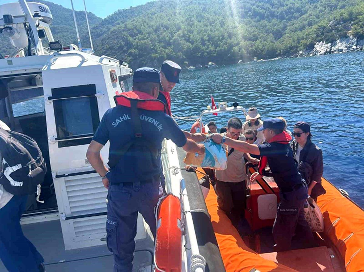 Datça'da 2'si çocuk 19 düzensiz göçmen yakalandı