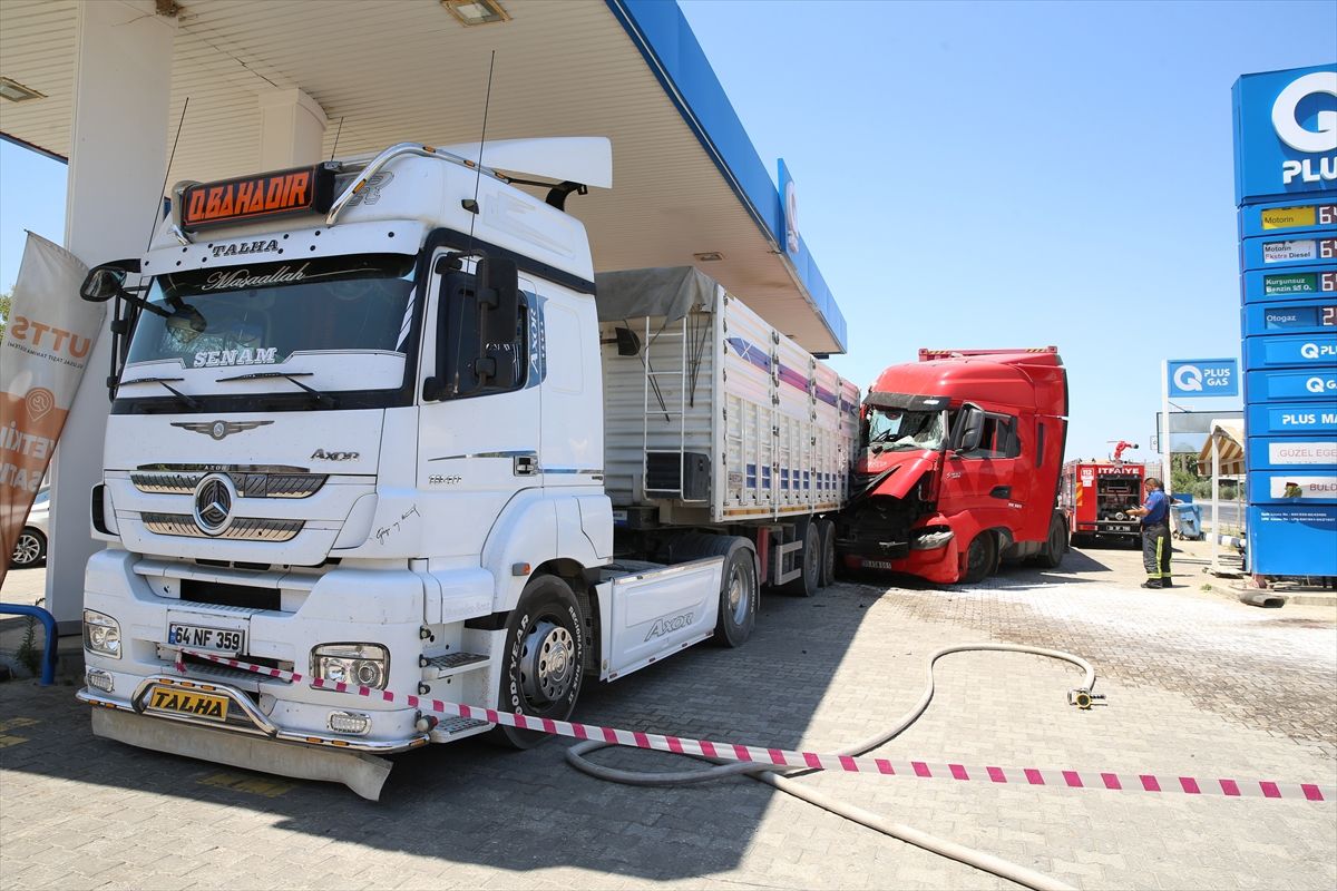 Denizli'de tırın başka bir tıra çarpması güvenlik kamerasında