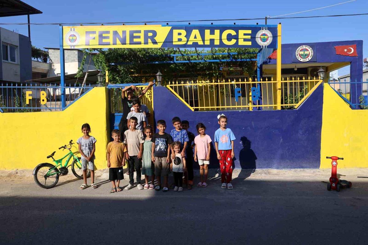 Depremde evi yıkıldı, yeni evini satın aldıktan sonra ilk işi Fenerbahçe aşkını yaşatmak oldu