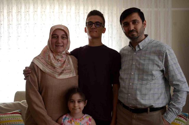 TYT şampiyonu Abdullah hedefini açıkladı: Babasının izinden gidecek 3 destek olmak icin birlikte sinava girdigi tor 2 20073318 o