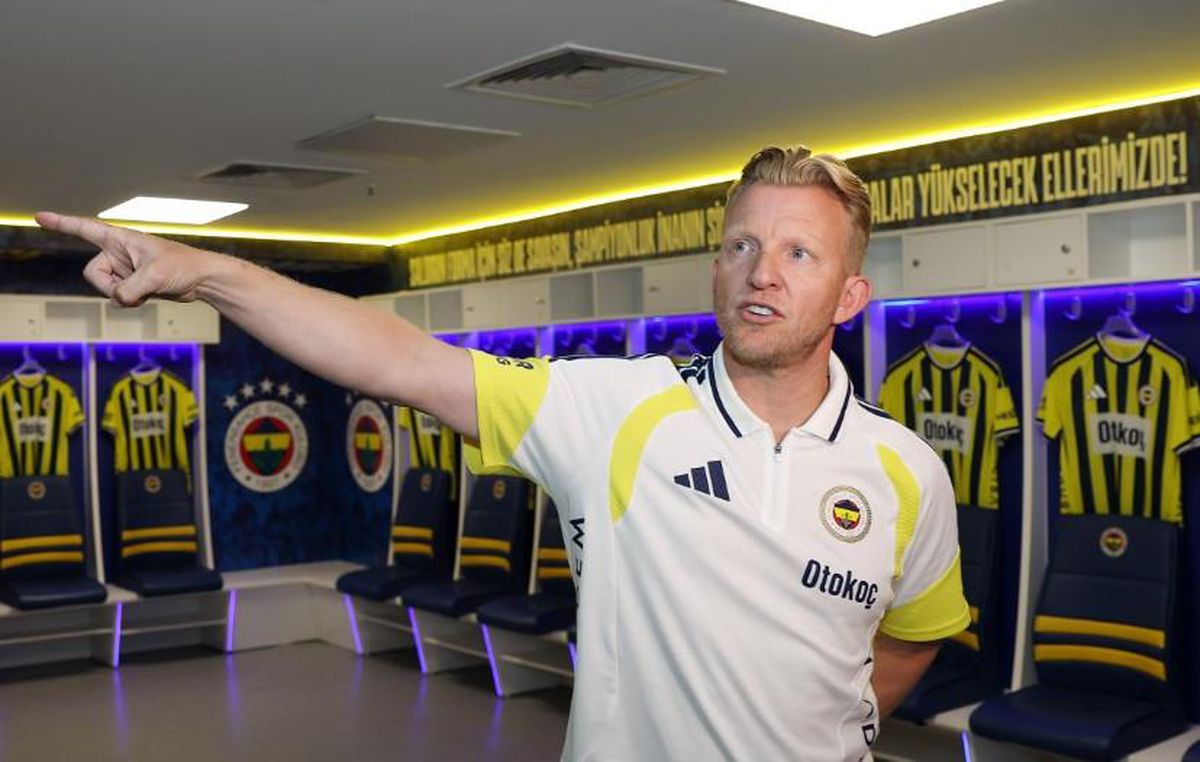 Dirk Kuyt kimdir, görevi nedir, Dirk Kuyt ne zaman, hangi yıllarda Fenerbahçe'de oynadı, Dirk Kuyt Fenerbahçe'de şampiyon oldu mu?