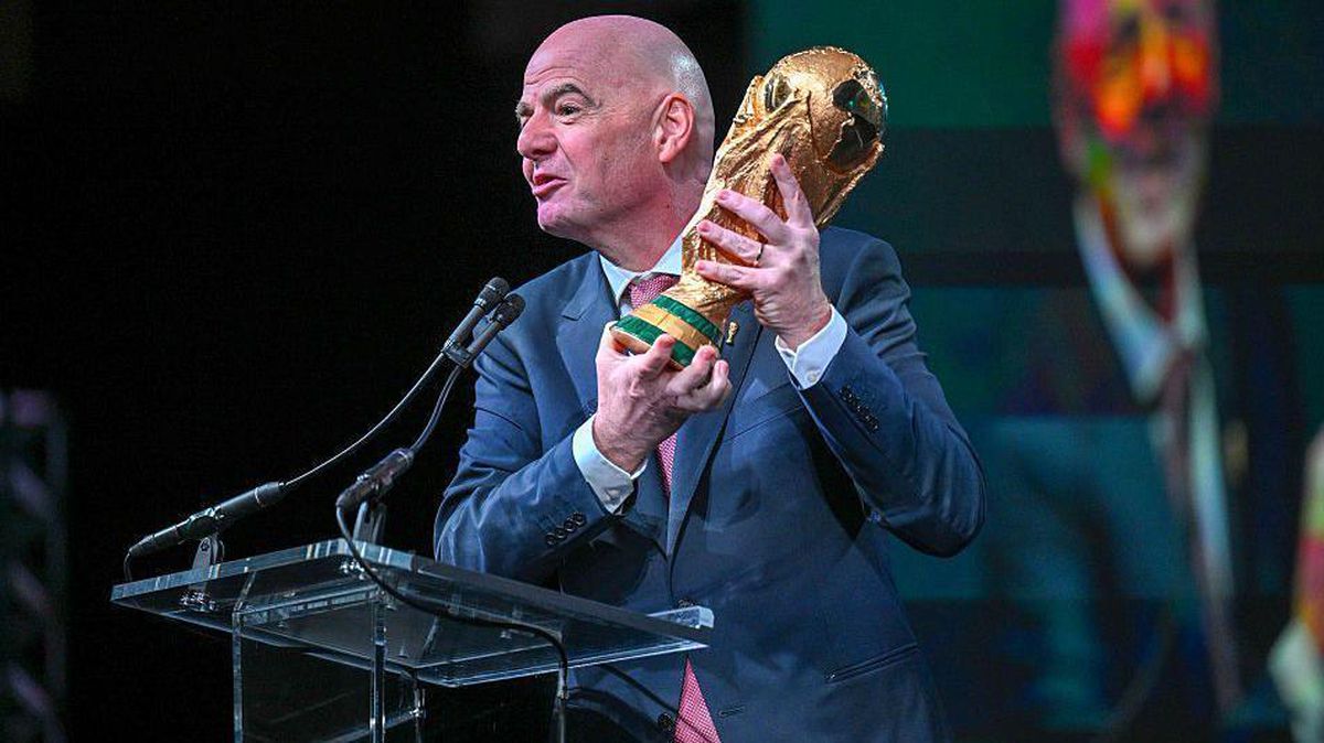 FIFA Başkanı Gianni Infantino'nun Dünya Kupası'nı genişletme fikriyle ilgili bir görsel.