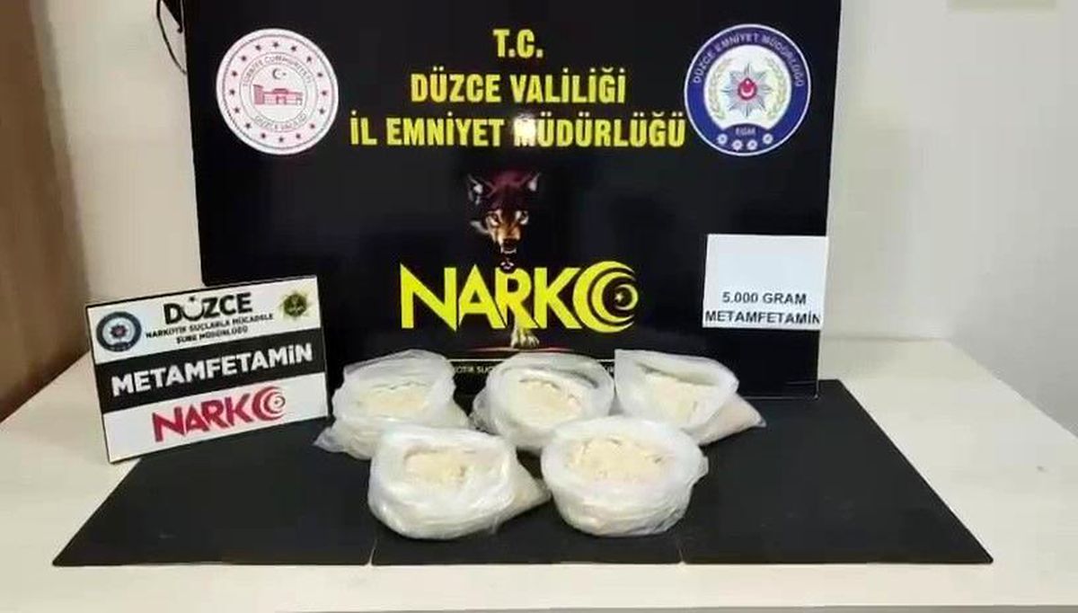 Düzce'de uyuşturucu operasyonu kapsamında ele geçirilen metamfetamin maddeleri.