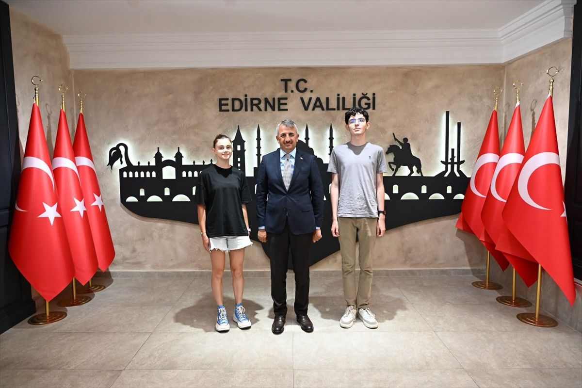 Edirne Valisi'nden LGS'de tam puan alan öğrencilere tebrik