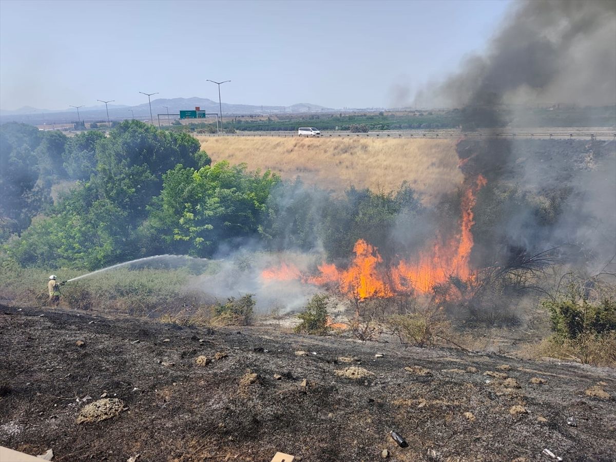 Erzin ilçesinde otluk alanda çıkan yangın söndürüldü