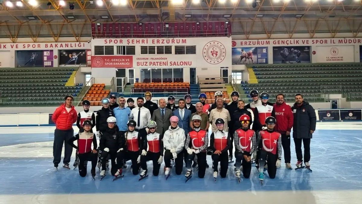 Erzurum'da Uluslararası Short Track Yeni Sezon Hazırlık Kampı'na katılan sporcular