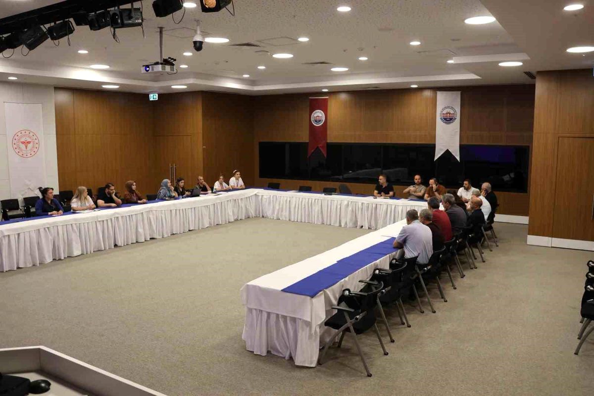 Fethi Sekin Şehir Hastanesi'nde çalışan memnuniyeti ele alındı