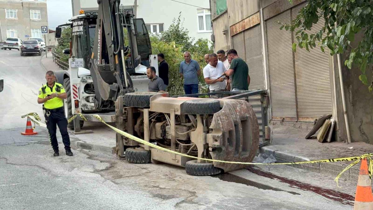 Samsun'da devrilen forklift ve olay yerine gelen sağlık ekipleri