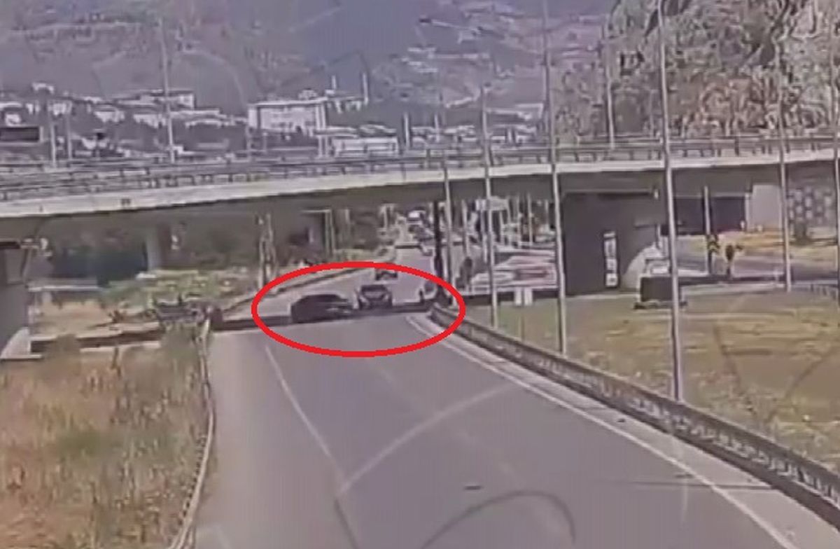 Amasya'da meydana gelen trafik kazasında araçlarda hasar oluştu.