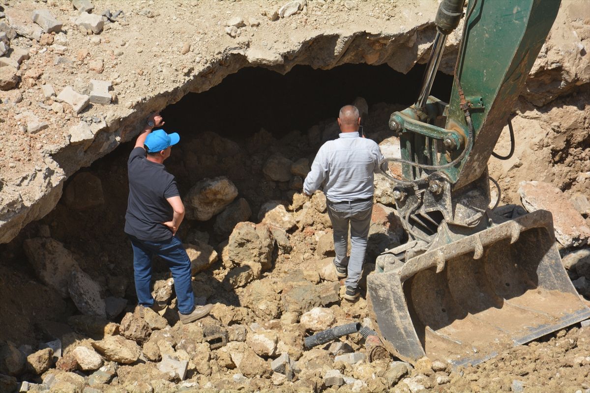 Gülnar Belediye Başkanı Önge, ıslah çalışması süren dere yatağında incelemede bulundu