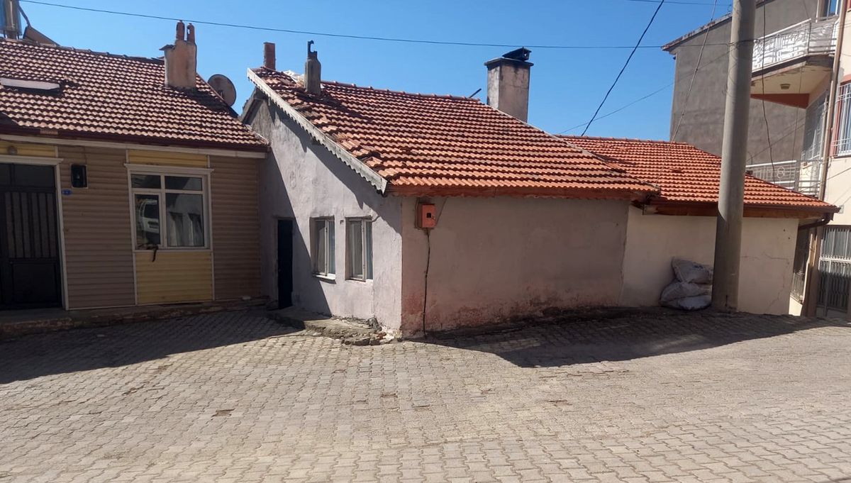 Isparta'da gürültü tartışması sonrası bıçaklı saldırı anı ve olay yeri incelemesi
