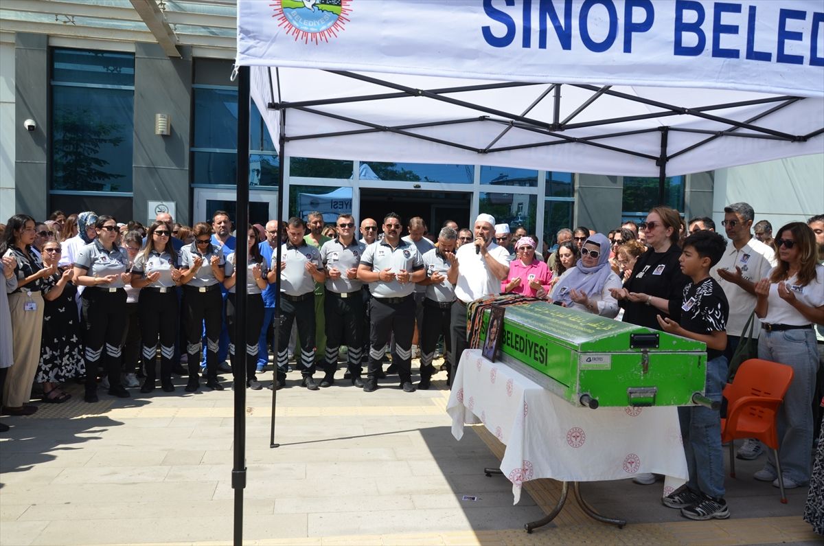 Hayatını kaybeden doktor için çalıştığı hastanede tören düzenlendi